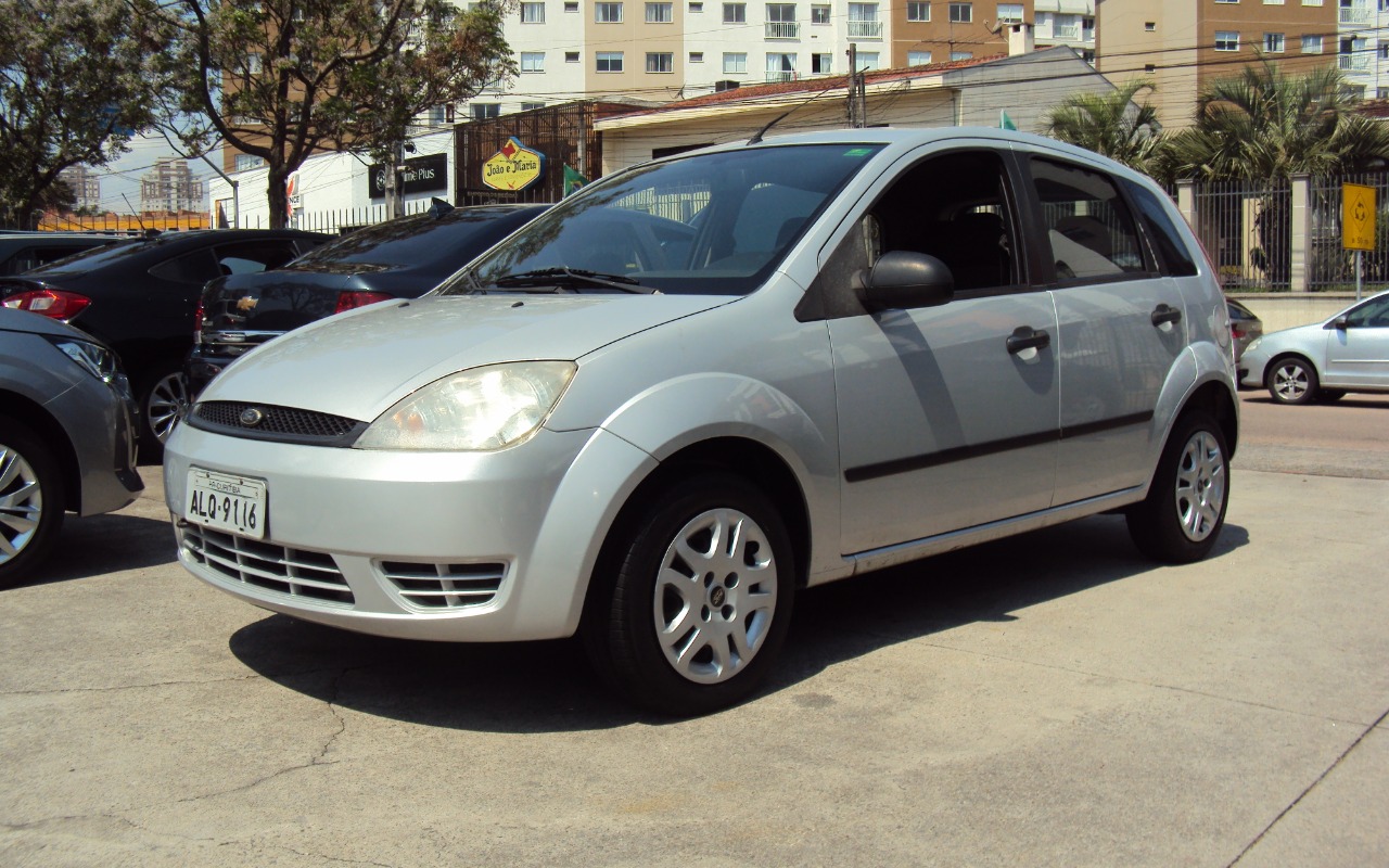 Ford Fiesta 2004 Prata — foto 1 de 3