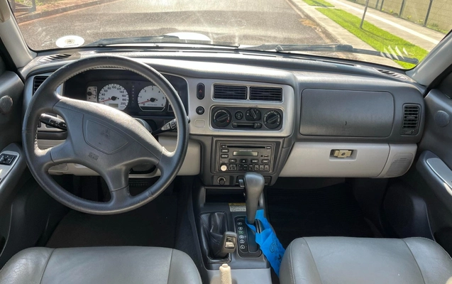 imagem-https://www.socarrao.com.br/sc-vehicle-images-prod/4002950/1790013328972-ZDQ0NGRlNzctNmY1ZC00ODI4LWExYWYtNTFiMTg3ZDg0YTllLmpwZw.jpg