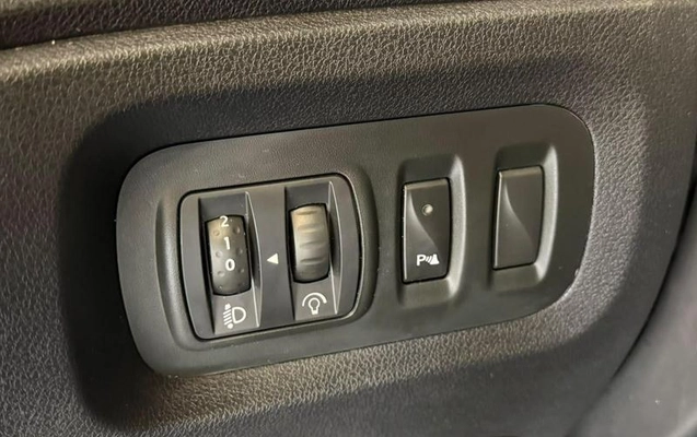 imagem-https://www.socarrao.com.br/sc-vehicle-images-prod/4003021/1790013417870-8453011_10_B_d9f7337f96.jpeg