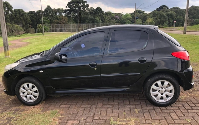 imagem-https://www.socarrao.com.br/sc-vehicle-images-prod/4003054/1790013490853-b2s4Kiq24DoRsr23N9Y7mVRBleW62d5d.jpg