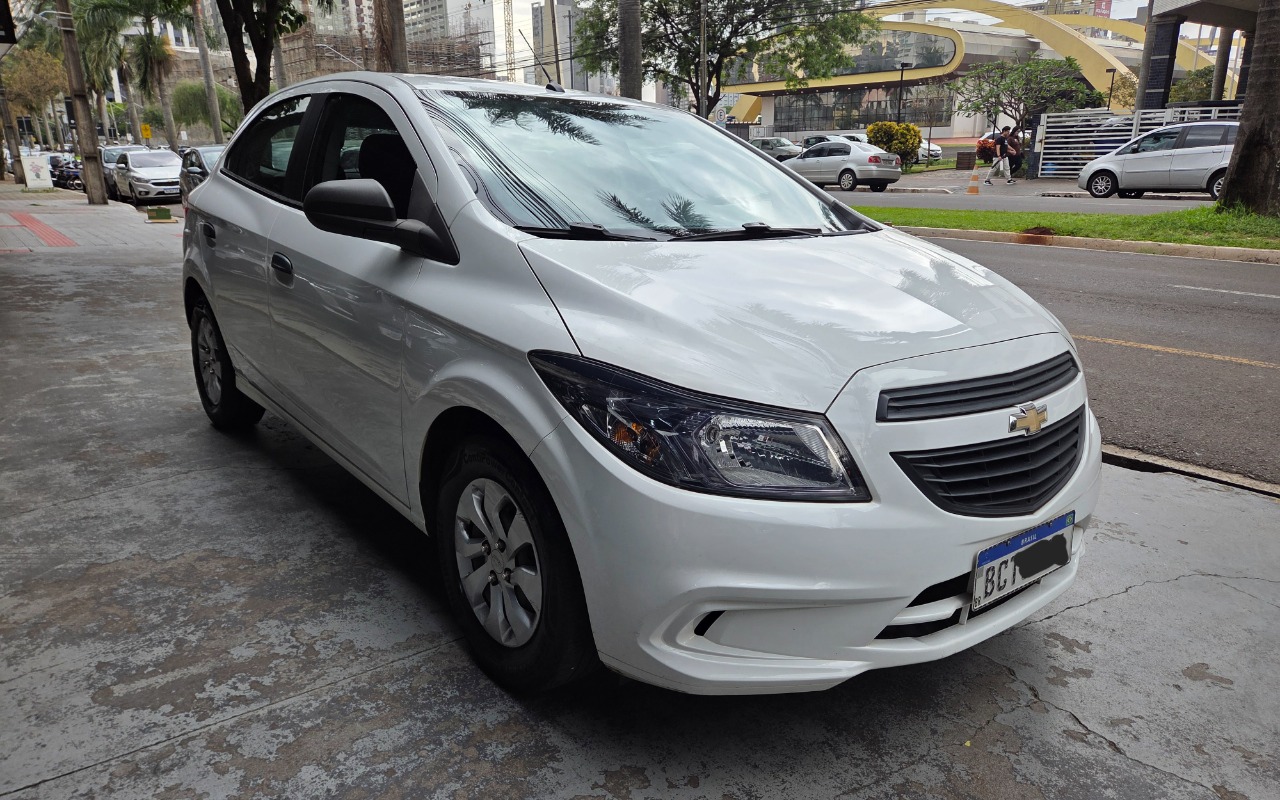 imagem-https://www.socarrao.com.br/sc-vehicle-images-prod/4004767/1790017094375-MTAwMDcwNjc2NS5qcGc.jpg