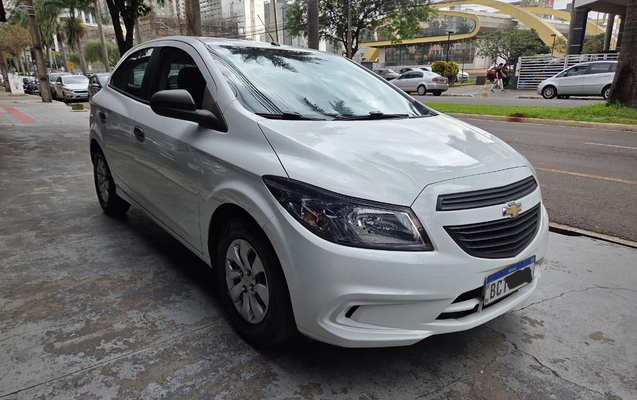 imagem-https://www.socarrao.com.br/sc-vehicle-images-prod/4004767/1790017094375-MTAwMDcwNjc2NS5qcGc.jpg