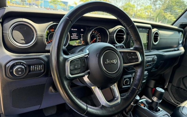 imagem-https://www.socarrao.com.br/sc-vehicle-images-prod/4005029/1790017486331-8486691_11_B_8911a59494.jpeg