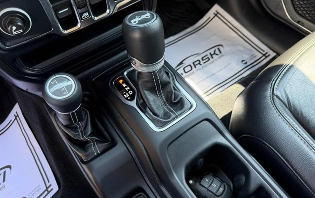 imagem-https://www.socarrao.com.br/sc-vehicle-images-prod/4005029/1790017486336-8486691_10_B_7c84ab05d6.jpeg