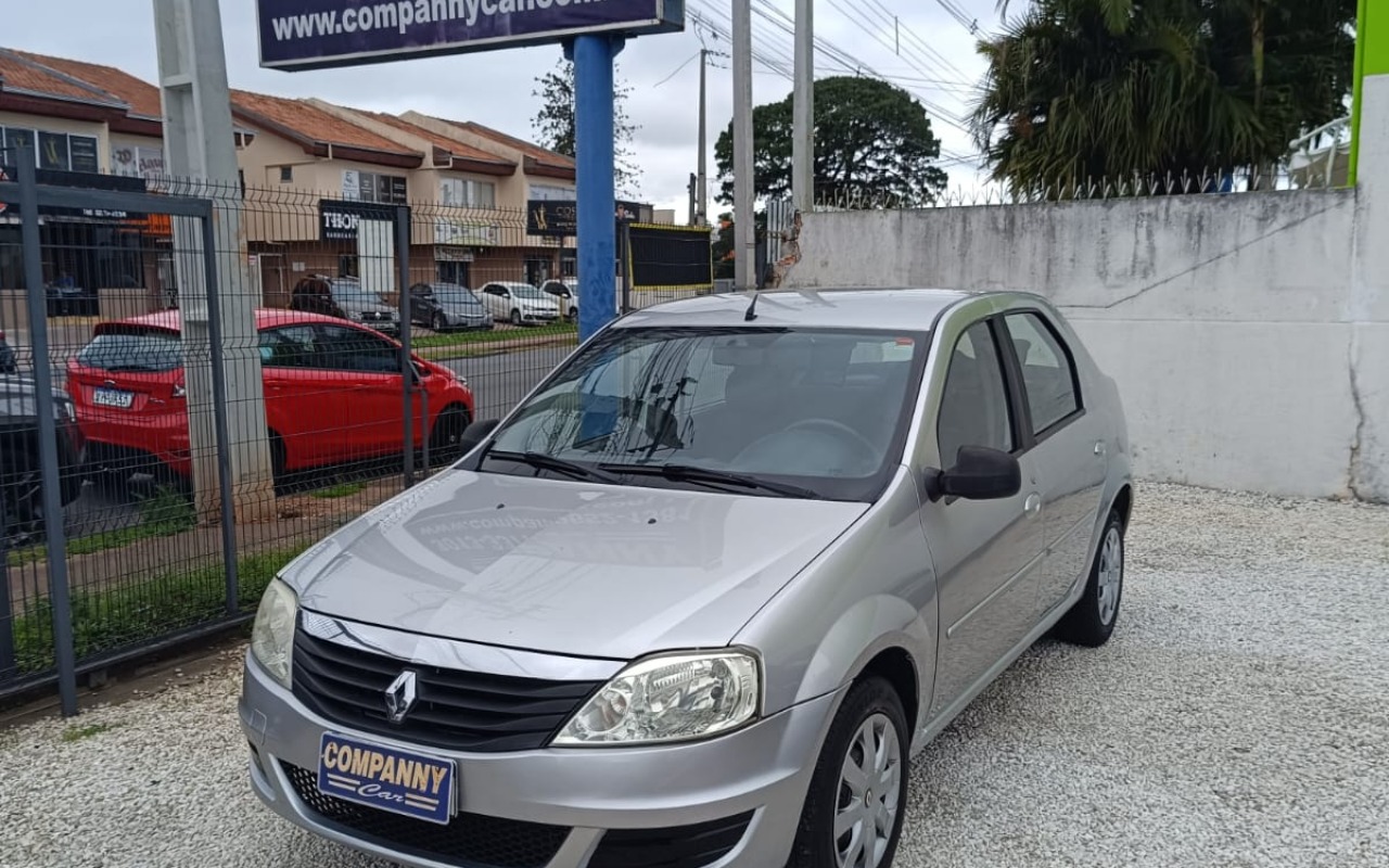 Renault Logan 2011 Prata — foto 1 de 3