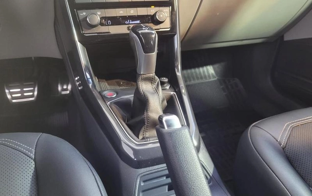 imagem-https://www.socarrao.com.br/sc-vehicle-images-prod/4005812/1790019191965-7514448_10_B_d88bb8f2f6.jpeg