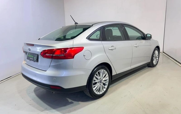 imagem-https://www.socarrao.com.br/sc-vehicle-images-prod/4005859/1790020189973-8179876_12_B_6cdb16edea.jpeg