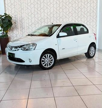 Toyota Etios 2014 Branco — foto 1 de 3