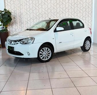 Toyota Etios 2014 Branco — foto 1 de 3