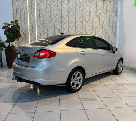 imagem-https://www.socarrao.com.br/sc-vehicle-images-prod/4005940/1790020216656-8440384_6_B_6b2605f901.jpeg