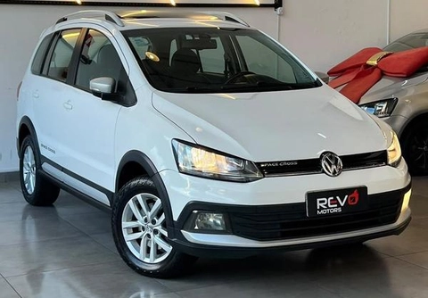 Volkswagen SpaceCross 2015 Branco — foto 1 de 3