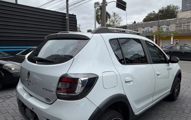 imagem-https://www.socarrao.com.br/sc-vehicle-images-prod/4006629/1790021074538-M2FhNjQ2ODktYTVkZC00ZDFlLWIwZmItYzJkOTYxMzA5OTE2LmpwZWc.jpeg
