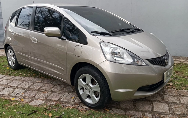 imagem-https://www.socarrao.com.br/sc-vehicle-images-prod/4006905/1790021985181-vehicle_image_1790021791_637fd7add0beeab808f170b5495212e1.jpeg