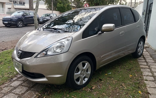 imagem-https://www.socarrao.com.br/sc-vehicle-images-prod/4006905/1790021985186-vehicle_image_1790021806_3a3e1a8fd8276d1322adf3ff9eb38602.jpeg