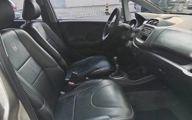 imagem-https://www.socarrao.com.br/sc-vehicle-images-prod/4006905/1790021985194-vehicle_image_1790021842_dac603be2a1fef05eb15f5f82495c7d9.jpeg