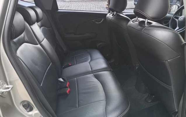 imagem-https://www.socarrao.com.br/sc-vehicle-images-prod/4006905/1790021985195-vehicle_image_1790021849_03887a086d1e532667d1641f6d678ea3.jpeg