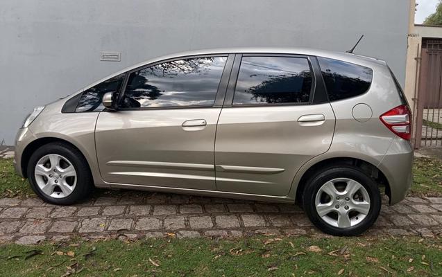 imagem-https://www.socarrao.com.br/sc-vehicle-images-prod/4006905/1790021985205-vehicle_image_1790021886_6b19af892c1d9cf6efe05357f309f3c1.jpeg