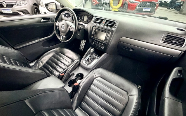imagem-https://www.socarrao.com.br/sc-vehicle-images-prod/4007335/1790023057958-5f7cea26e1b54d56aba7457e67ca0e20_1790000824707.jpg