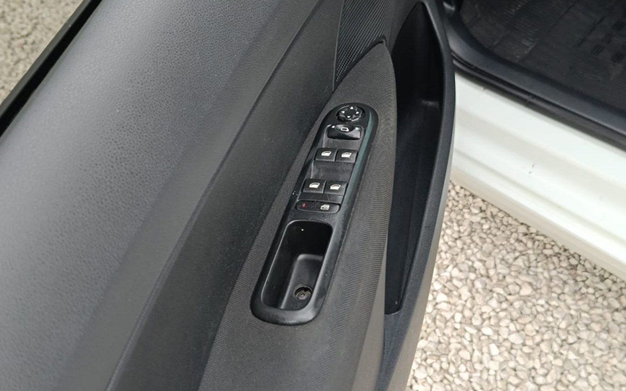 imagem-https://www.socarrao.com.br/sc-vehicle-images-prod/4007437/1790023197229-V2hhdHNBcHAgSW1hZ2UgMjAyNi0wOS0xNCBhdCAxMS41NC40OCAoMykuanBlZw.jpeg