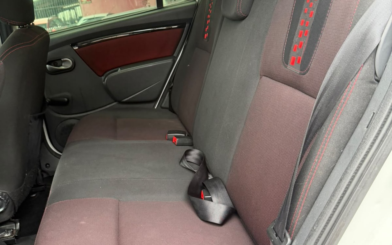 imagem-https://www.socarrao.com.br/sc-vehicle-images-prod/4008406/1790279932244-NWIxNGJmM2MtZGVlZC00NWM1LTlhYjAtZGIzMWMyOTVkM2NkLmpwZw.jpg