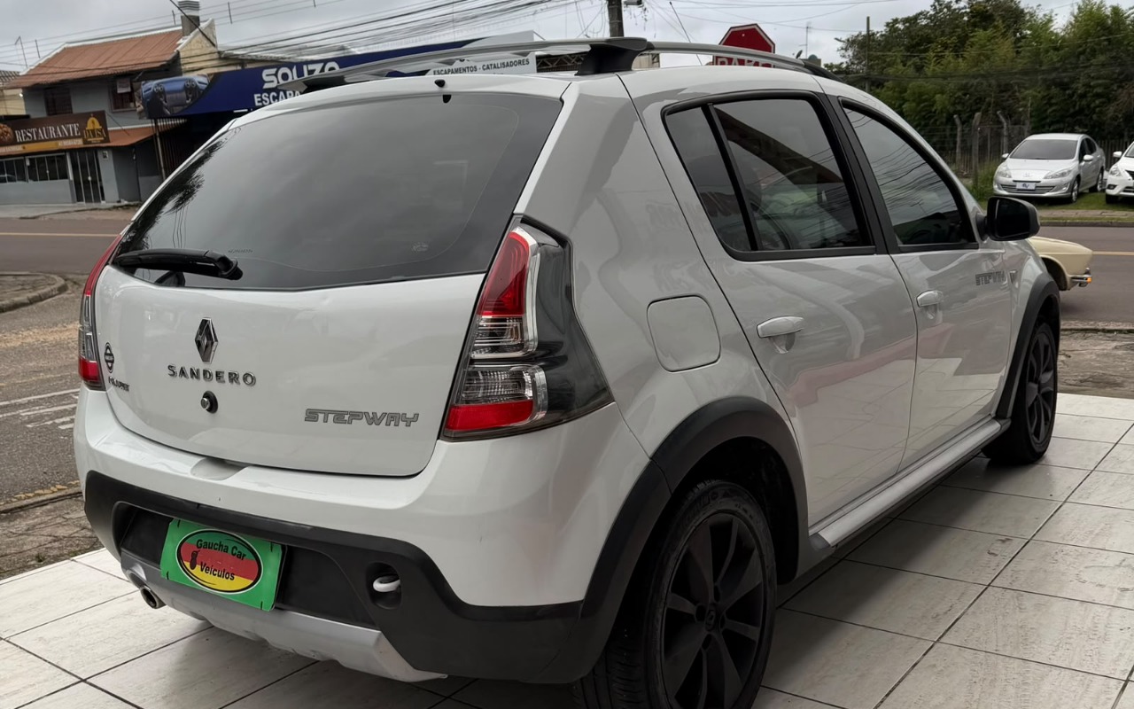 imagem-https://www.socarrao.com.br/sc-vehicle-images-prod/4008406/1790279932640-NGVkZTBiNDktODRjNC00MzRkLWIwMmYtMjhiN2E0NDFkMzQ0LmpwZw.jpg