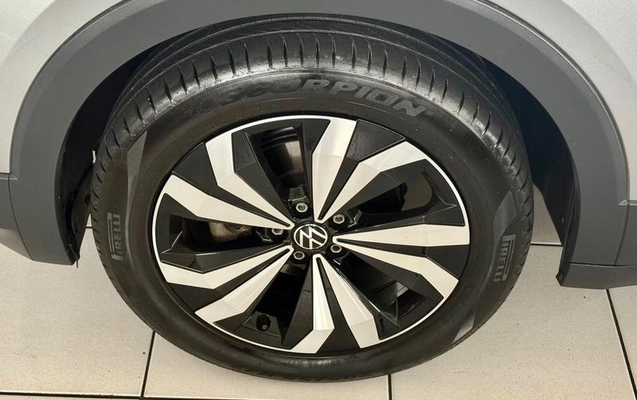 imagem-https://www.socarrao.com.br/sc-vehicle-images-prod/4010155/1790029113870-8485233_14_B_2f568c3aee.jpeg
