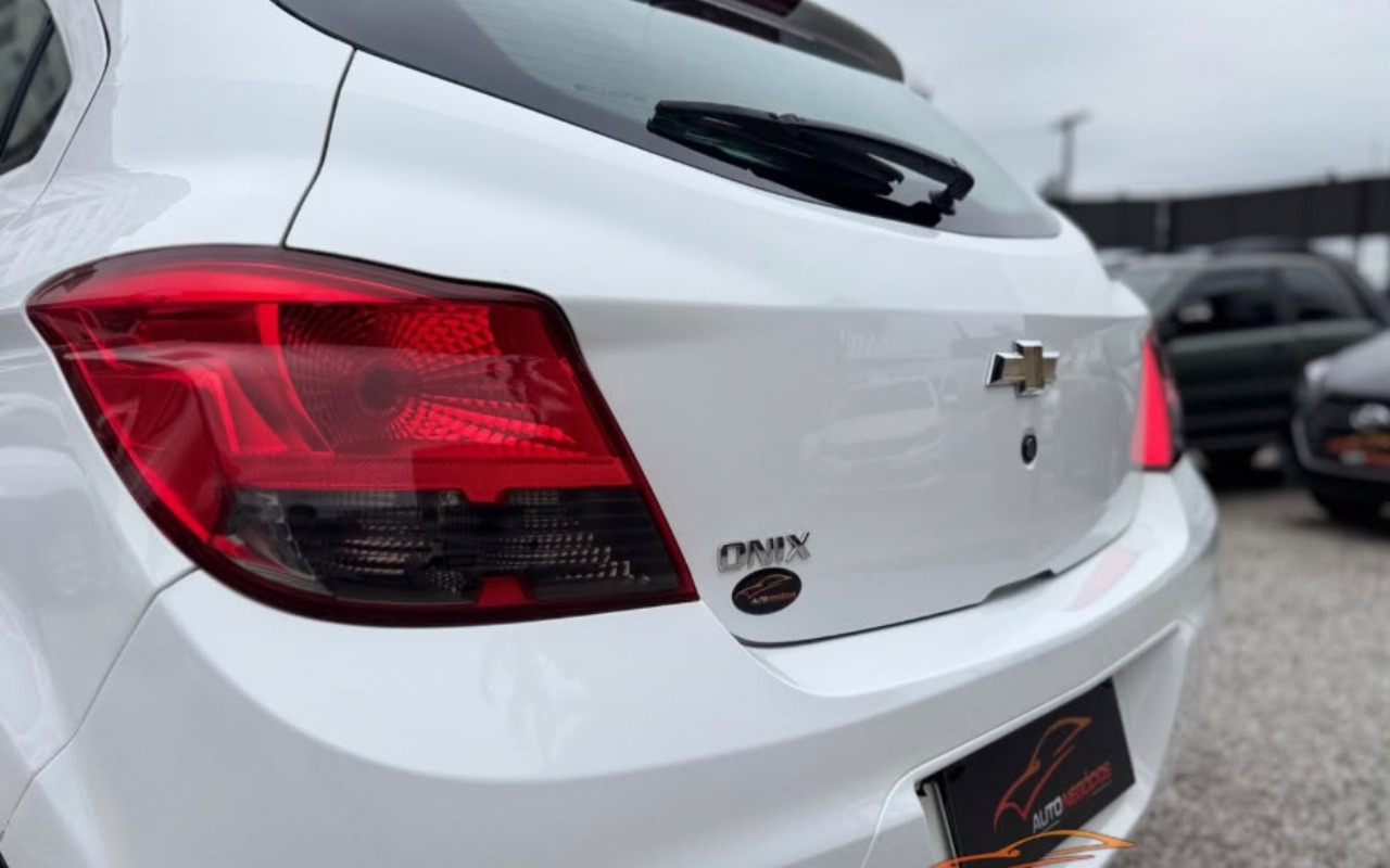 imagem-https://www.socarrao.com.br/sc-vehicle-images-prod/4013751/1790038275983-MTUuanBlZw.jpeg