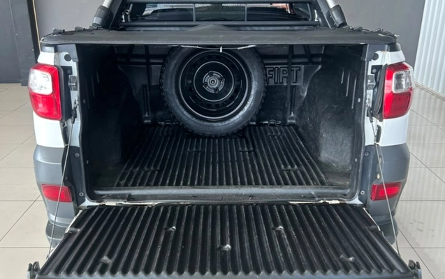 imagem-https://www.socarrao.com.br/sc-vehicle-images-prod/4013844/1790038767543-V2hhdHNBcHAgSW1hZ2UgMjAyNi0wOS0yMSBhdCAxNS4yMi41MyAoMSkuanBlZw.jpeg