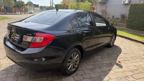 imagem-https://www.socarrao.com.br/sc-vehicle-images-prod/4025107/1790076621099-honda-civic-2.0-lxr-16v-flex-4p-automatico-wmimagem08240929355.jpg