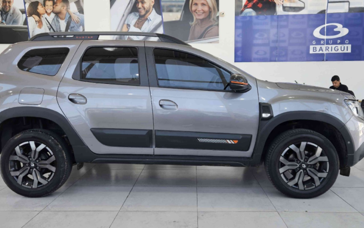 imagem-https://www.socarrao.com.br/sc-vehicle-images-prod/4026771/1790087008201-YXBwLXBob3Rvcy14VGV6YWQyWE9jSDFXMWI1dTM3U3NxWlJwS1BSQ0Zudi5qcGc.jpg