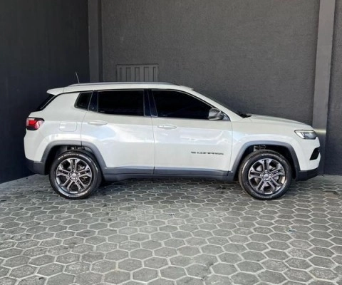 imagem-https://www.socarrao.com.br/sc-vehicle-images-prod/4027579/1790082268953-640_480_jeep-compass-1-3-t270-longitude-80-anos-aut-21-22-7fa059-24.jpg