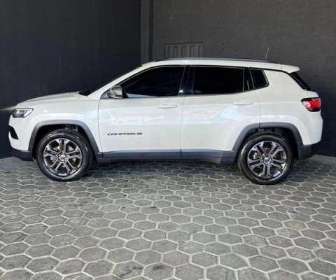 imagem-https://www.socarrao.com.br/sc-vehicle-images-prod/4027579/1790082268954-640_480_jeep-compass-1-3-t270-longitude-80-anos-aut-21-22-7fa059-23.jpg