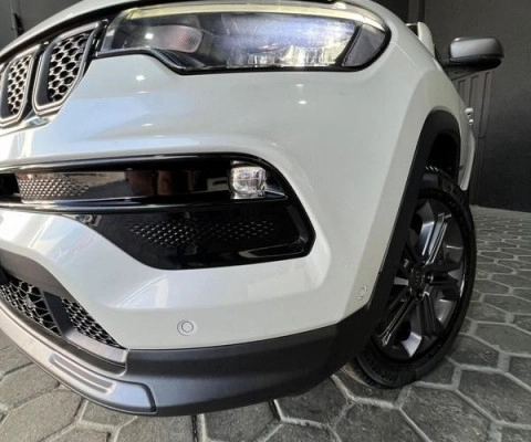 imagem-https://www.socarrao.com.br/sc-vehicle-images-prod/4027579/1790082268955-640_480_jeep-compass-1-3-t270-longitude-80-anos-aut-21-22-7fa059-17.jpg