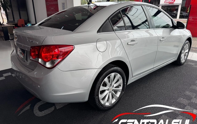 imagem-https://www.socarrao.com.br/sc-vehicle-images-prod/4027837/1790082957453-5ebf57ab92df40d9b58d5f8d38fa2bd0_1790082875385.jpg