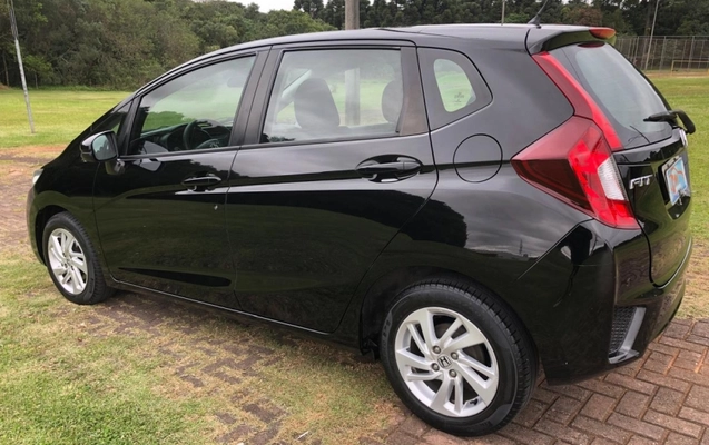 imagem-https://www.socarrao.com.br/sc-vehicle-images-prod/4028032/1790188389008-vuWQwtvfsMOhdEV9XeDQEbNS6QkpwNTY.jpg
