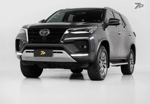 Toyota Hilux SW4 2021 Cinza — foto 1 de 3
