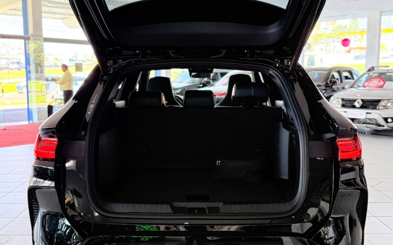 imagem-https://www.socarrao.com.br/sc-vehicle-images-prod/4028272/1790083814502-OWZmN2ZmYTEtMTg1Ni00YzZmLTg5M2MtMjlmMjQ2M2Q5MTI0LmpwZWc.jpeg