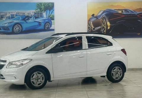 Chevrolet Onix 2015 Branco — foto 1 de 3