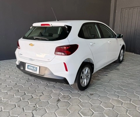 imagem-https://www.socarrao.com.br/sc-vehicle-images-prod/4029061/1790086029028-640_480_chevrolet-onix-1-0-lt-rgh-22-23-f96a14-6.jpg