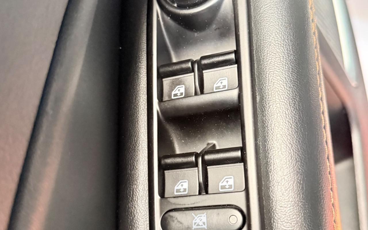 imagem-https://www.socarrao.com.br/sc-vehicle-images-prod/4029156/1790086155119-NGJjM2RkNTktYzZiOS00M2YwLWI2ZjctNTk4YTg3NjgxZjdmLmpwZWc.jpeg