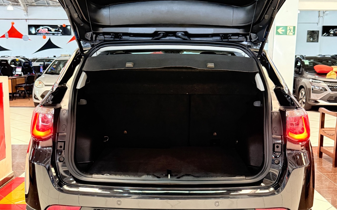 imagem-https://www.socarrao.com.br/sc-vehicle-images-prod/4029156/1790086155222-NTNlYTViMjgtOTM2Zi00OGU4LTk3NDEtMjcyYTQ0YmQ2YmI0LmpwZWc.jpeg