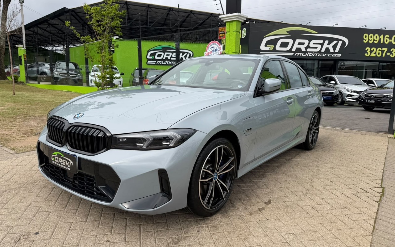 Bmw 330e 2024 Cinza — foto 1 de 3