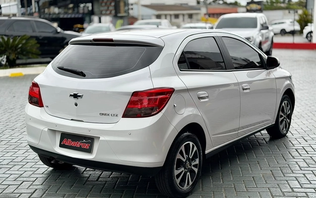 imagem-https://www.socarrao.com.br/sc-vehicle-images-prod/4029924/1790087731075-7_113518.jpg