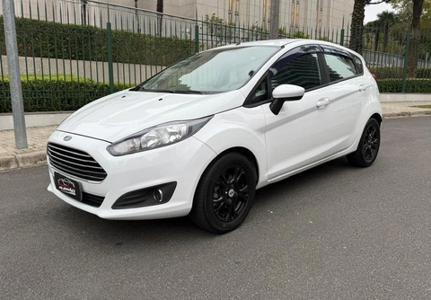 Ford Fiesta 2015 Branco — foto 1 de 3