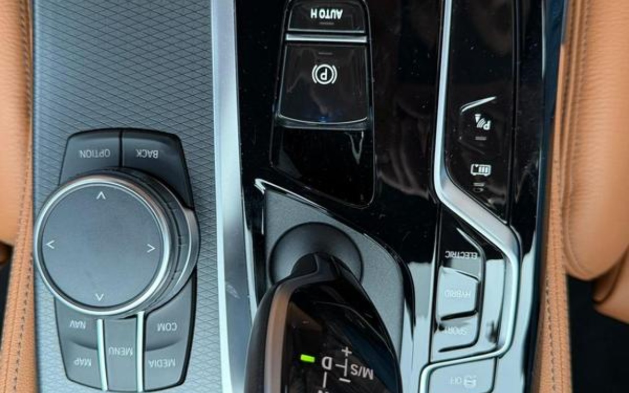 imagem-https://www.socarrao.com.br/sc-vehicle-images-prod/4030415/1790089269201-NzY5NjE0OV8xNF9CXzUzMjhjOWQ2NWEuanBlZw.jpeg