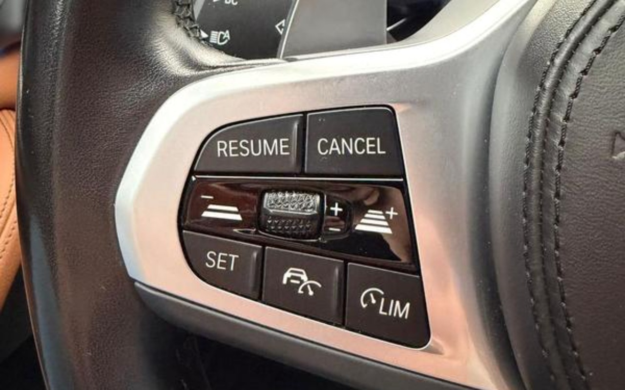 imagem-https://www.socarrao.com.br/sc-vehicle-images-prod/4030415/1790089269668-NzY5NjE0OV8xN19CXzk2OGVjNjgyZDEuanBlZw.jpeg