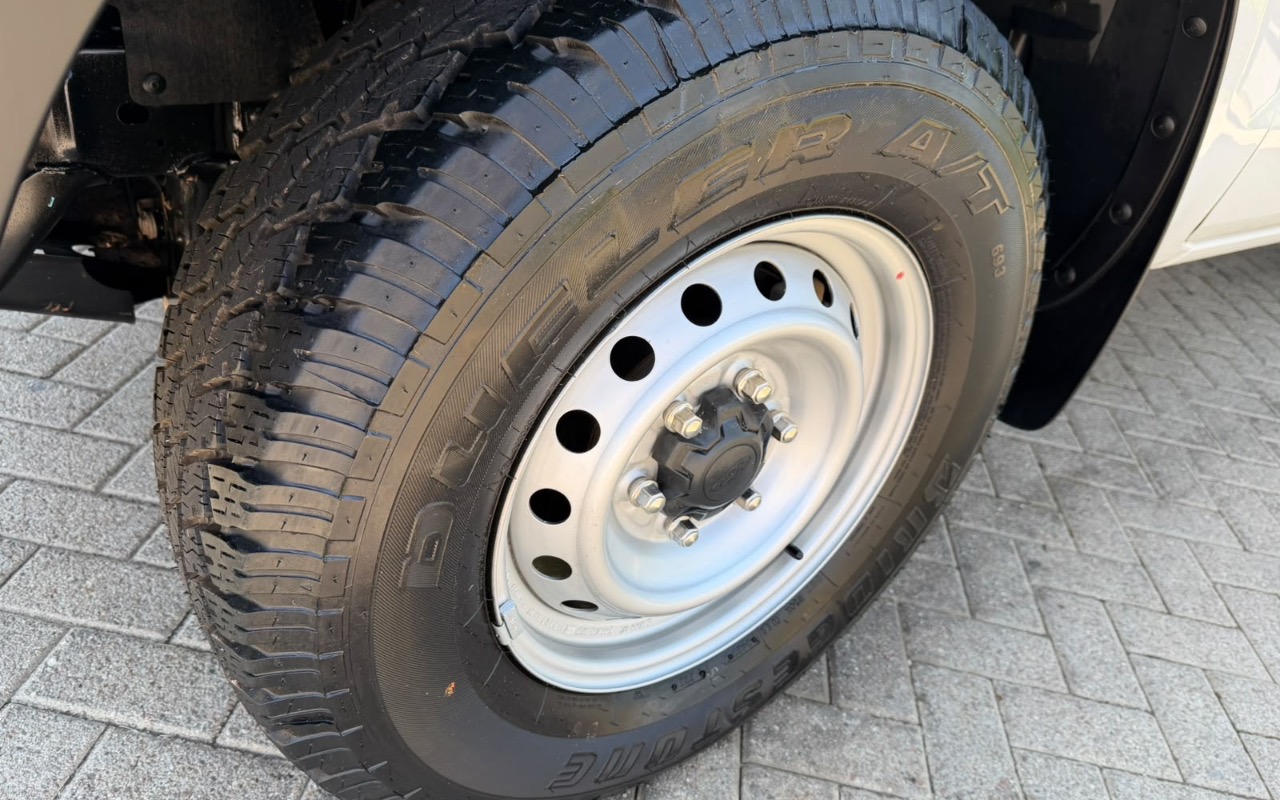 imagem-https://www.socarrao.com.br/sc-vehicle-images-prod/4030614/1790089330263-ZDhkNWY1NmItOTM1OC00MzY2LTgzODQtODMxZDU5MDQ2NWE2LmpwZWc.jpeg
