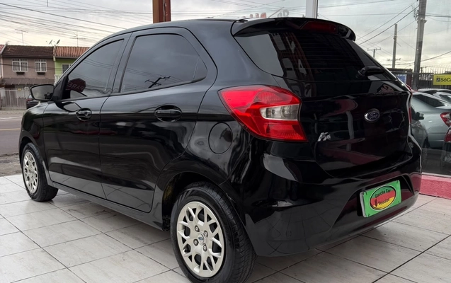 imagem-https://www.socarrao.com.br/sc-vehicle-images-prod/4030717/1790271098158-Zjg2YzFjY2QtOTQzZC00YmI3LWEwZDMtODk1NzM1MTc0Yjg0LmpwZWc.jpeg