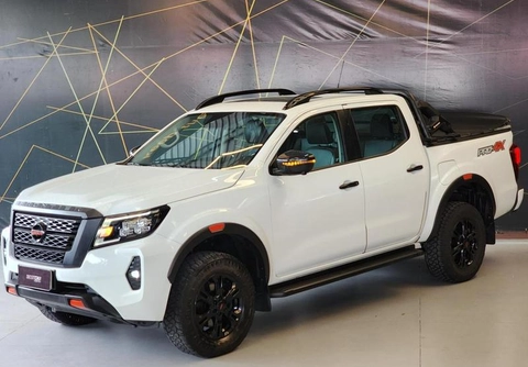 Nissan Frontier 2023 Branco — foto 1 de 3