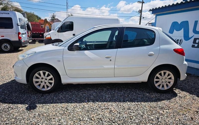 imagem-https://www.socarrao.com.br/sc-vehicle-images-prod/4031158/1790090815105-8442954_13_B_599aeb9eb1.jpeg